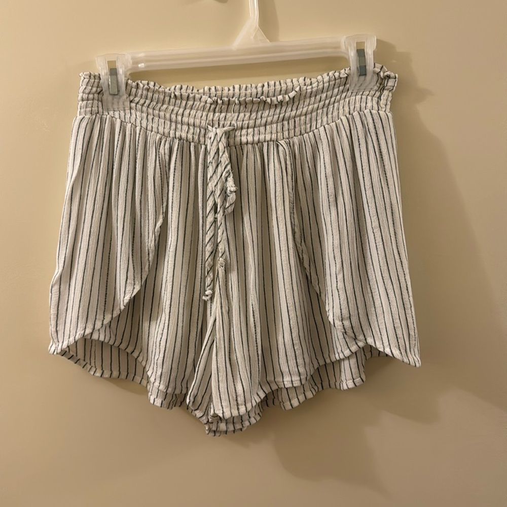 American Eagle flowy shorts